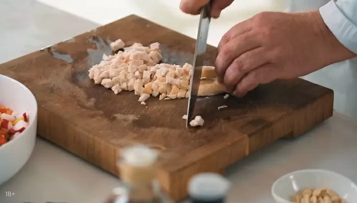 Салат из свежих овощей и курицы - рецепт от Константина Ивлева