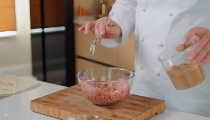 Мясной пирог в лаваше - рецепт от Константина Ивлева
