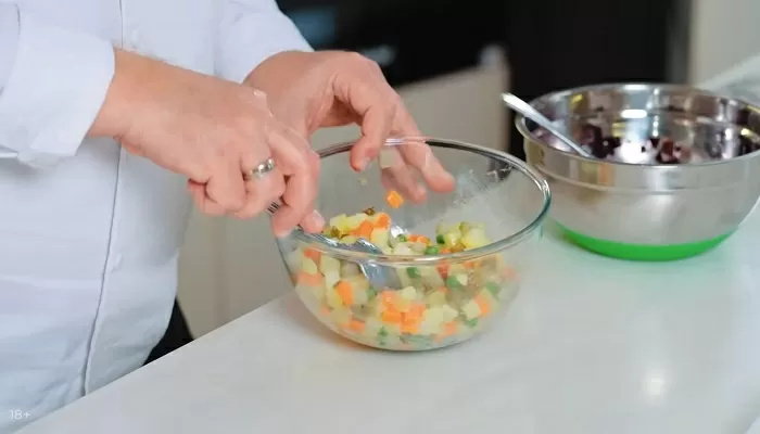 Винегрет с килькой - рецепт от Константина Ивлева