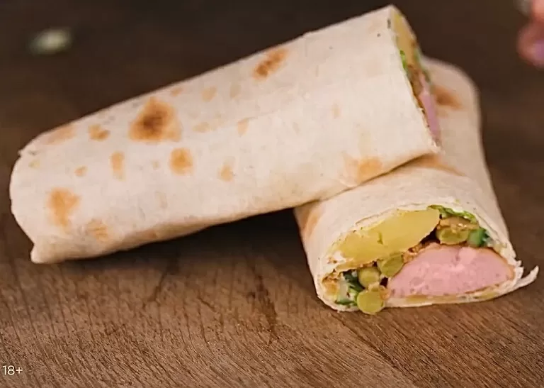 Шаурма с картофелем и шпикачками - рецепт от Константина Ивлева