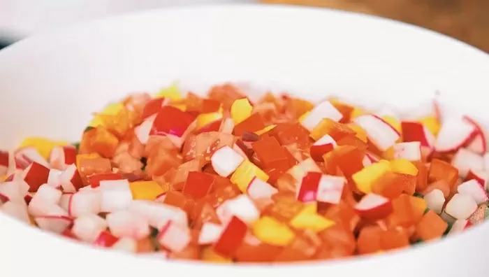 Салат из свежих овощей и курицы - рецепт от Константина Ивлева