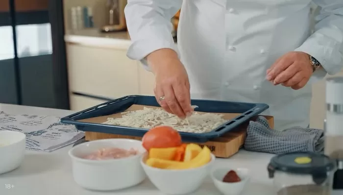 Картофельный рулет с курицей, сыром и шпинатом - рецепт от Константина Ивлева