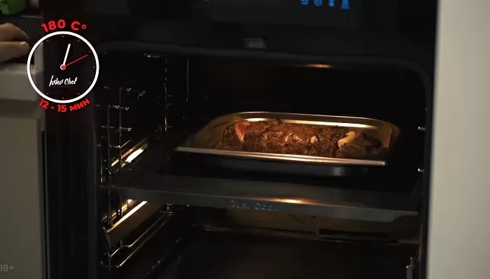 Запеченное мясо с сыром и шпинатом - рецепт от Константина Ивлева