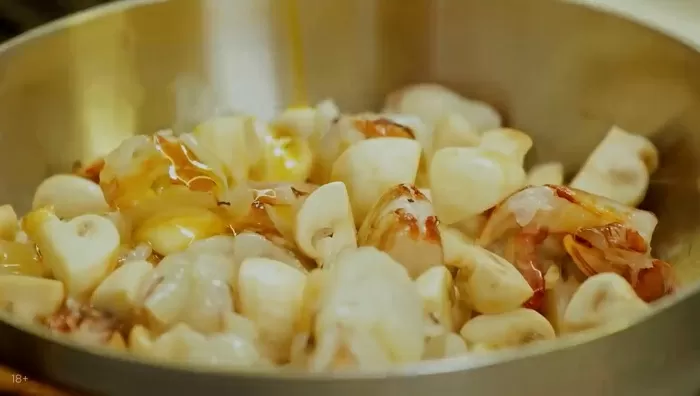 Баклажан с креветками и сыром - рецепт от Константина Ивлева