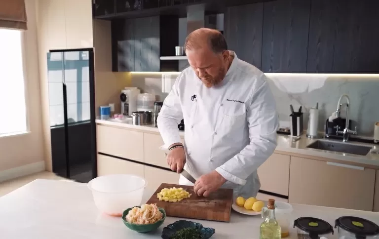 Щи с капустой и грибами - рецепт от Константина Ивлева