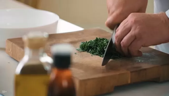Салат из свежих овощей и курицы - рецепт от Константина Ивлева