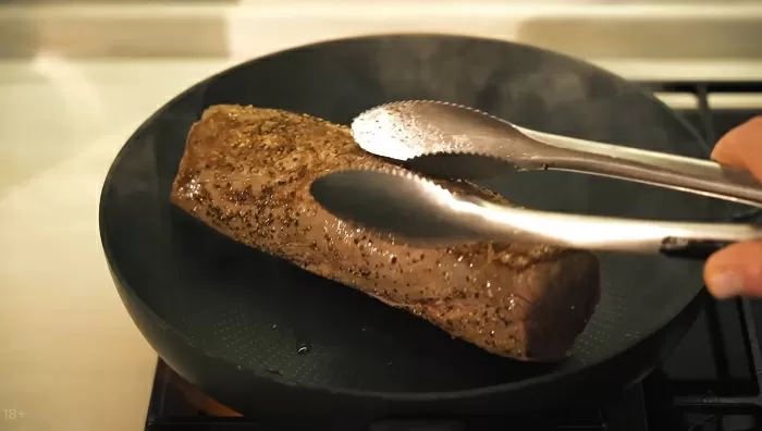 Запеченное мясо с сыром и шпинатом - рецепт от Константина Ивлева