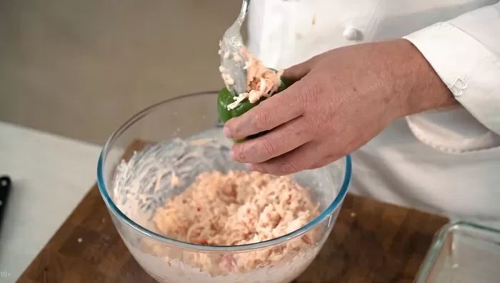 Фаршированные перцы с крабовым мясом - рецепт от Константина Ивлева