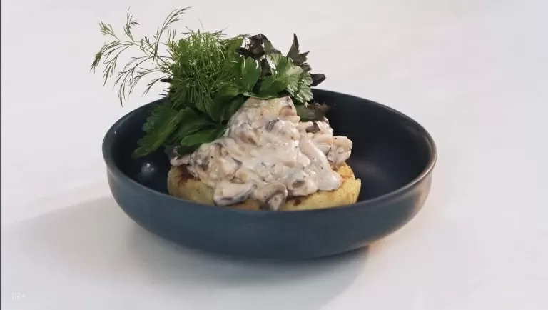 Картофельные лепешки с грибным рагу - рецепт от Константина Ивлева