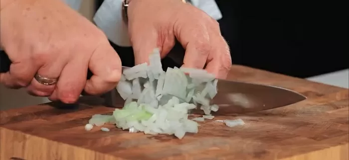 Мясные ватрушки с соусом болоньезе - рецепт от Константина Ивлева