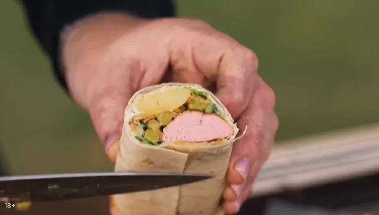 Шаурма с картофелем и шпикачками - рецепт от Константина Ивлева