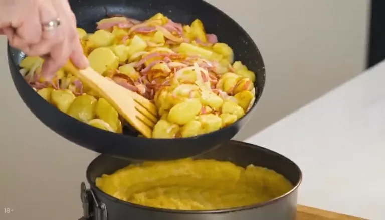 Картофельный пирог с сыром и копченостями - рецепт от Константина Ивлева