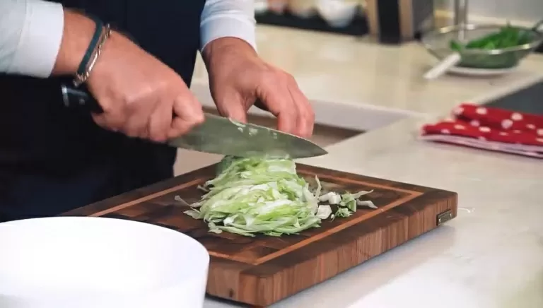 Паназиатский салат из копченой курицы - рецепт от Константина Ивлева
