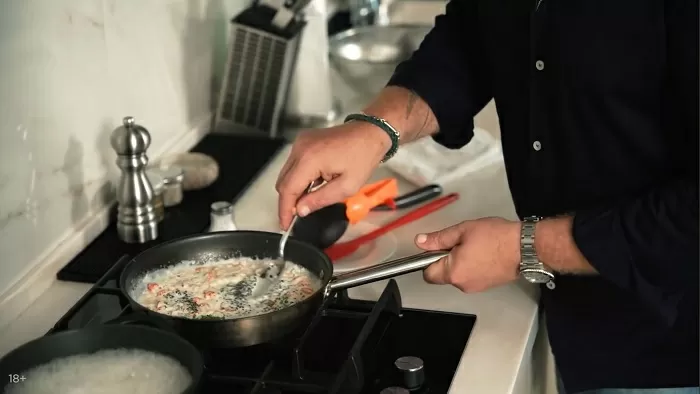 Паста с раковыми шейками и черной икрой - рецепт от Константина Ивлева