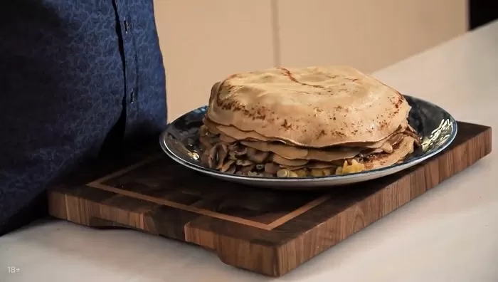 Блинный торт с картофелем и грибами - рецепт от Константина Ивлева