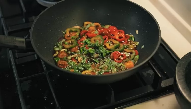 Лапша удон с тофу и овощами - рецепт от Константина Ивлева
