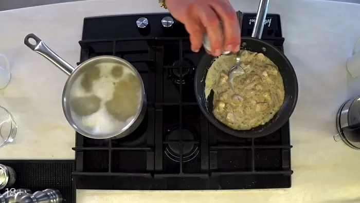 Пенне с курицей и грибами - рецепт от Константина Ивлева
