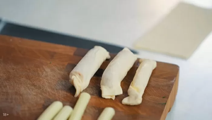 Хрустящие козетки с сосисками и сыром - рецепт от Константина Ивлева