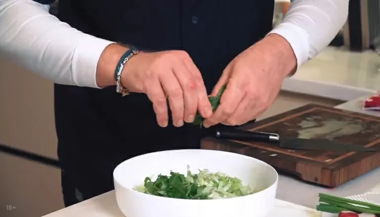 Паназиатский салат из копченой курицы - рецепт от Константина Ивлева