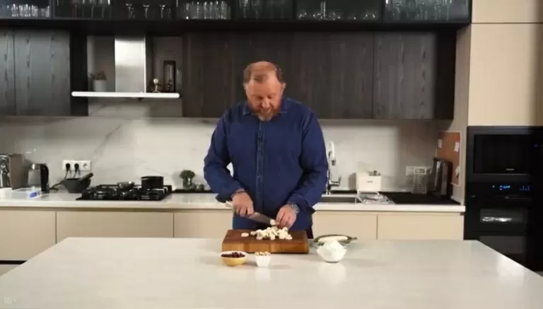 Рафаэлло из бананового бурфи - рецепт от Константина Ивлева