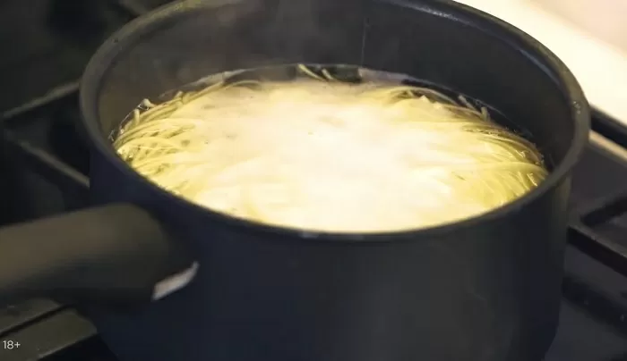 Лапша с курицей и овощами - рецепт от Константина Ивлева