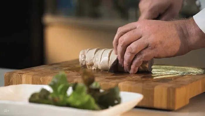 Куриная грудка с крабом в мандариновом соусе - рецепт от Константина Ивлева