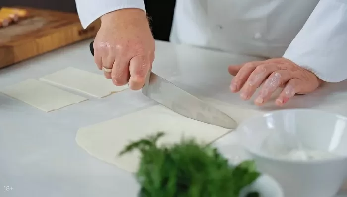 Хрустящие козетки с сосисками и сыром - рецепт от Константина Ивлева