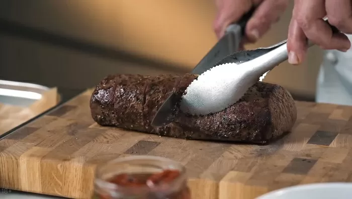 Запеченное мясо с сыром и шпинатом - рецепт от Константина Ивлева