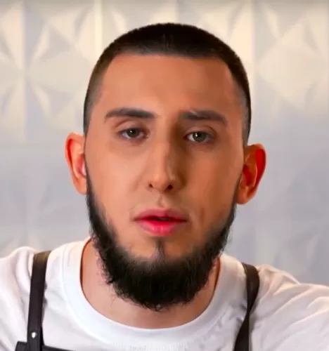 Руслан Азимов — участник шоу  «Молодые ножи» с Ивлевым