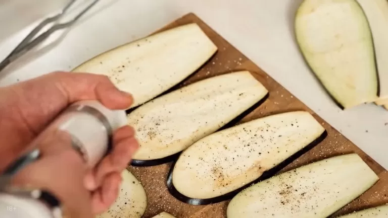 Рулетики из баклажанов - рецепт от Константина Ивлева