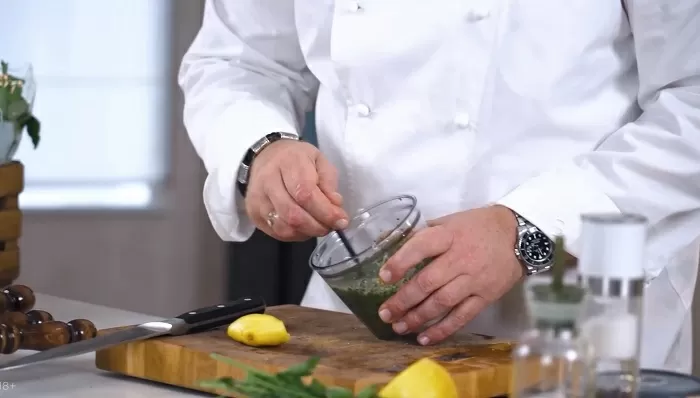 Шашлык из купатов и грибов с соусом чимичурри - рецепт от Константина Ивлева