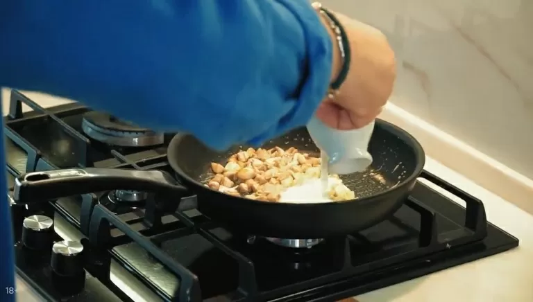 Крошка-катошка с грибами и сыром - рецепт от Константина Ивлева