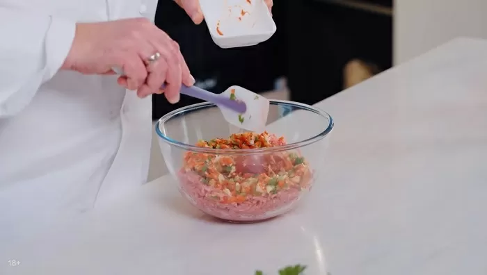 Турецкая лепешка лахмаджун - рецепт от Константина Ивлева