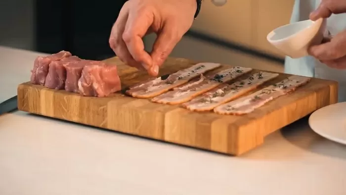 Свиная вырезка в беконе - рецепт от Константина Ивлева