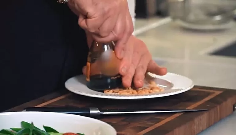 Паназиатский салат из копченой курицы - рецепт от Константина Ивлева