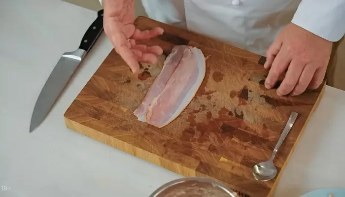 Куриные колбаски с сыром и беконом - рецепт от Константина Ивлева