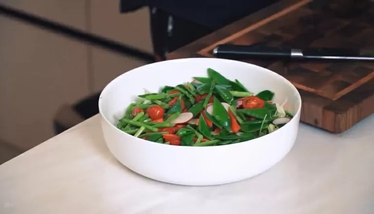 Паназиатский салат из копченой курицы - рецепт от Константина Ивлева