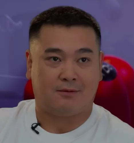 Ильяс Муканбетов — участник шоу  «Битва шефов» с Ивлевым