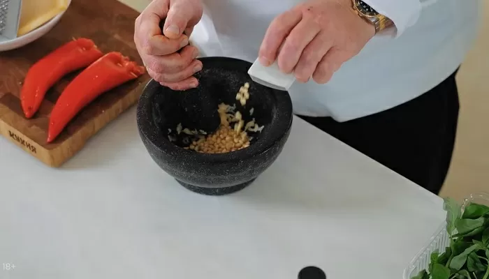 Шницель из перца рамиро с соусом песто - рецепт от Константина Ивлева