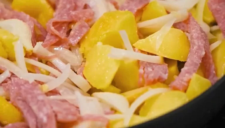 Картофельный пирог с сыром и копченостями - рецепт от Константина Ивлева