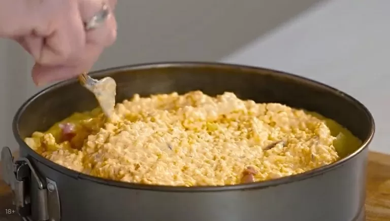 Картофельный пирог с сыром и копченостями - рецепт от Константина Ивлева